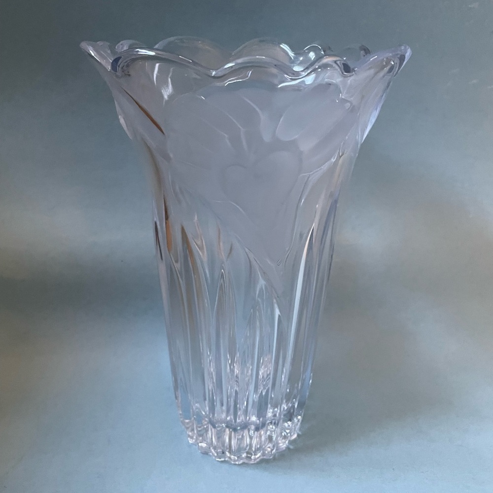 EUC Mikasa Floral Design Crystal Vase